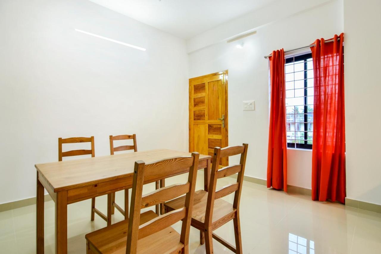 Oyo Home 81801 Akash Villa Trippapur ภายนอก รูปภาพ