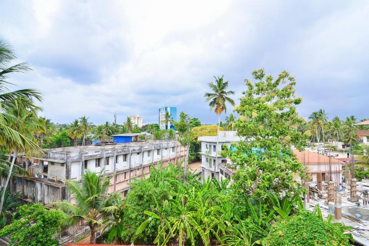 Oyo Home 81801 Akash Villa Trippapur ภายนอก รูปภาพ