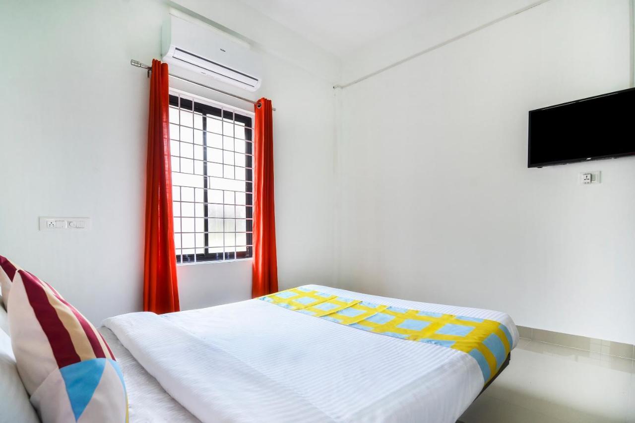Oyo Home 81801 Akash Villa Trippapur ภายนอก รูปภาพ