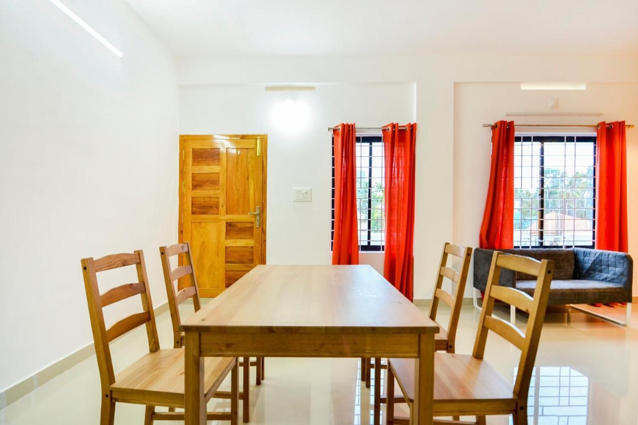 Oyo Home 81801 Akash Villa Trippapur ภายนอก รูปภาพ